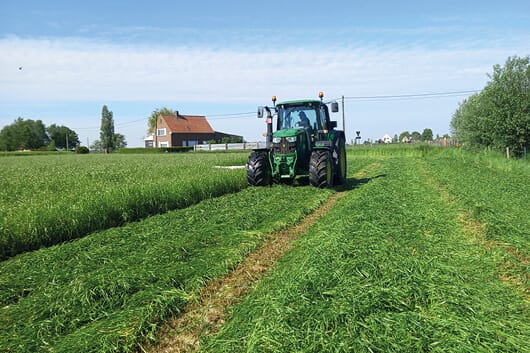 Grasland- en weideverzorging 3 grasland tractor